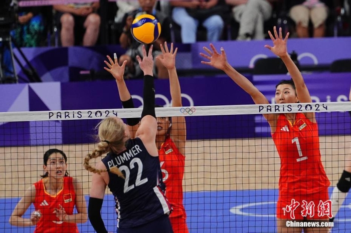 中国女排两连胜提前晋级八强 携手塞尔维亚锁定