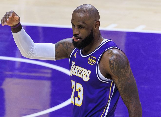 湖人双杀火箭 老詹30+6扣创纪录