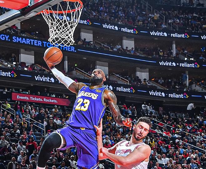 湖人双杀火箭 老詹30+6扣创纪录