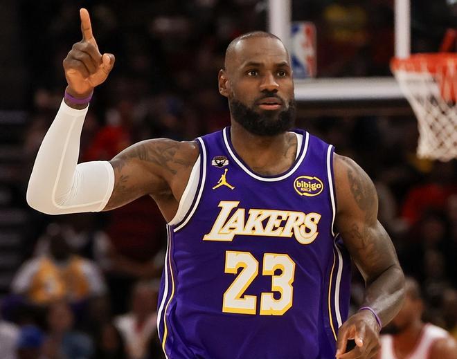 湖人双杀火箭 老詹30+6扣创纪录