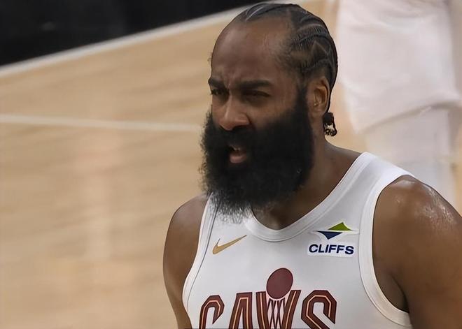 湖人主场大胜骑士双核低迷詹姆斯关键扣篮助队