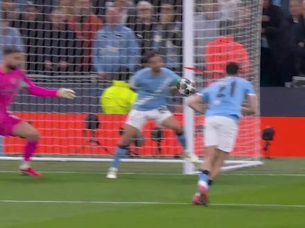 皇马5-1曼城晋级欧冠八强，B席手球判罚引争议