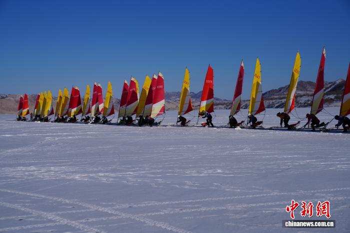 首届克什克腾冰上帆船赛第二日上演速度与激情